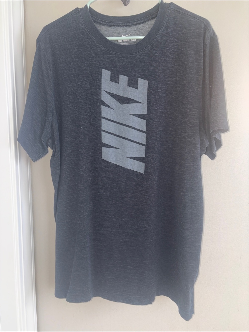 Nike Dri Fit Men's Block Logo T-Shirt Dark Heathered with Gray Logo Size Large